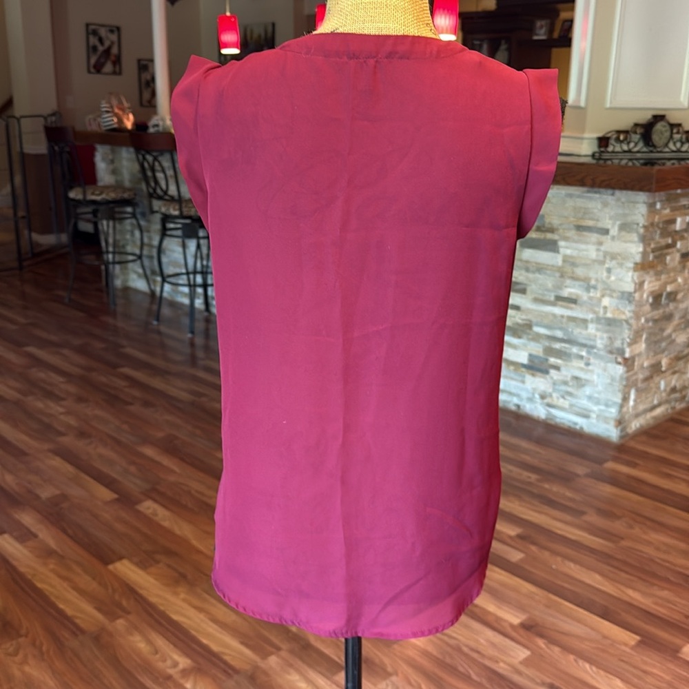 Forever 21 size small burgundy slightly sheer v neck top - Picture 4 of 4